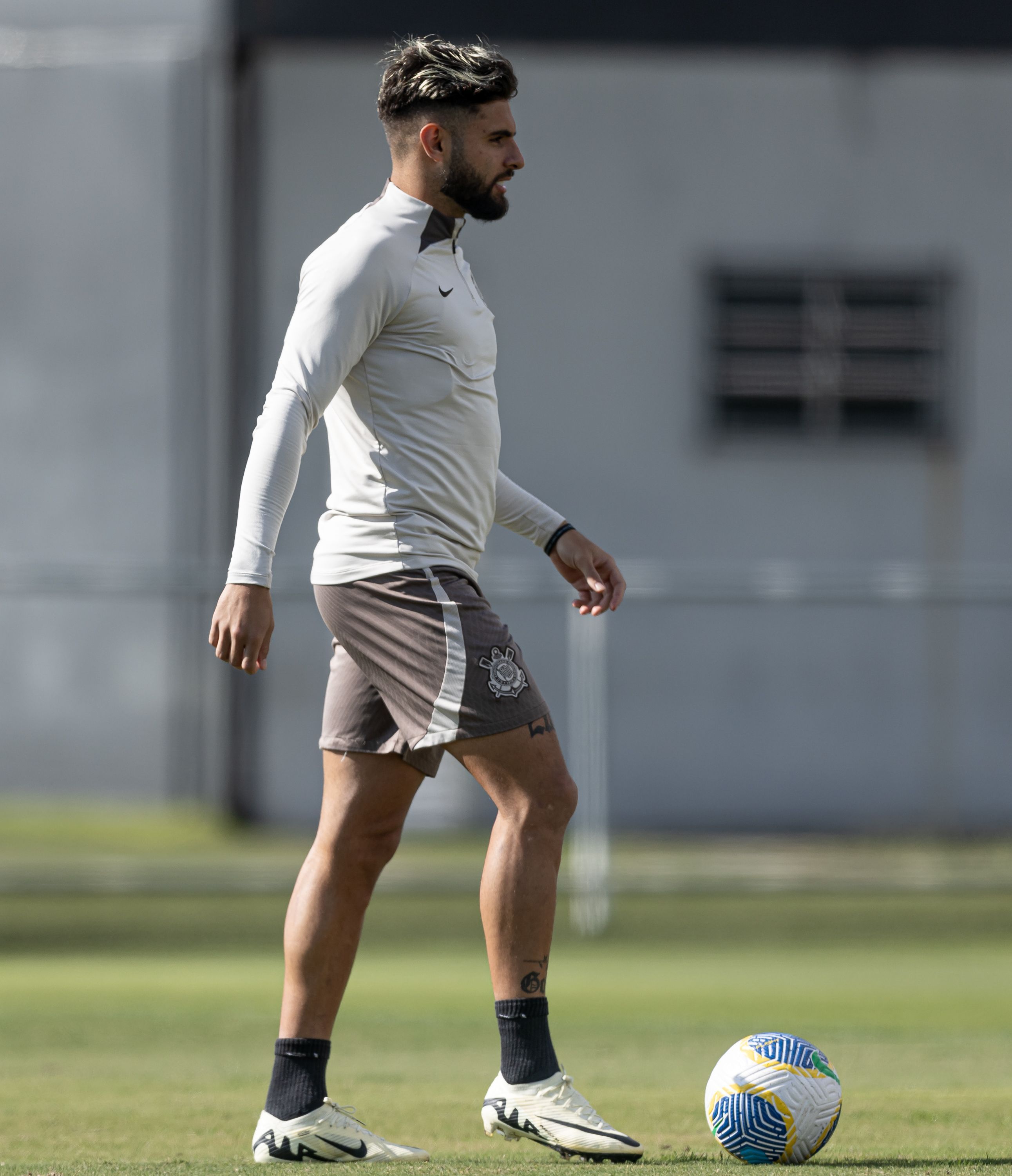 Yuri prevê jogo difícil contra o Botafogo e cobra concentração ao Corinthians