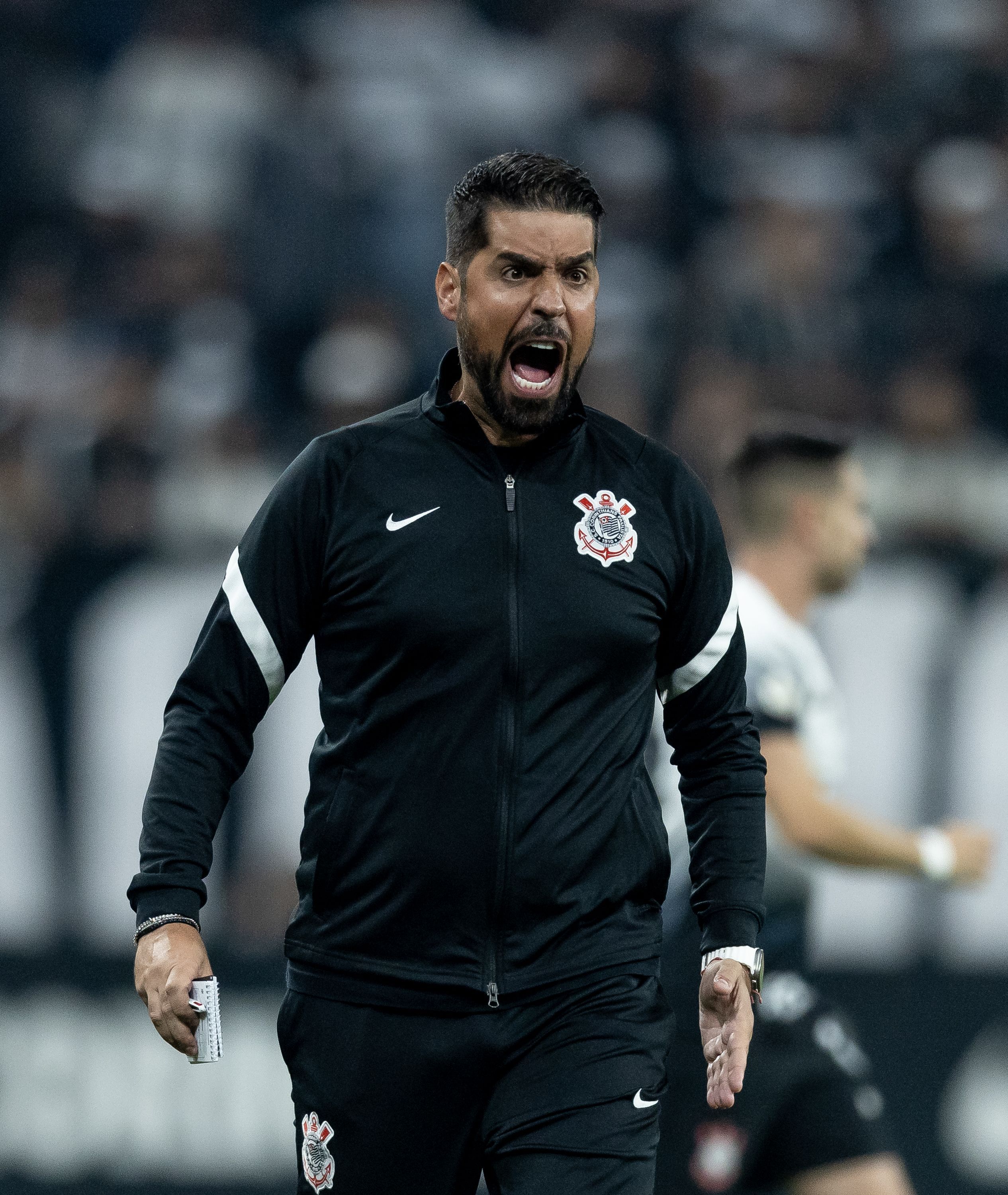 António Oliveira lamenta derrota do Corinthians, mas vê equipe em evolução