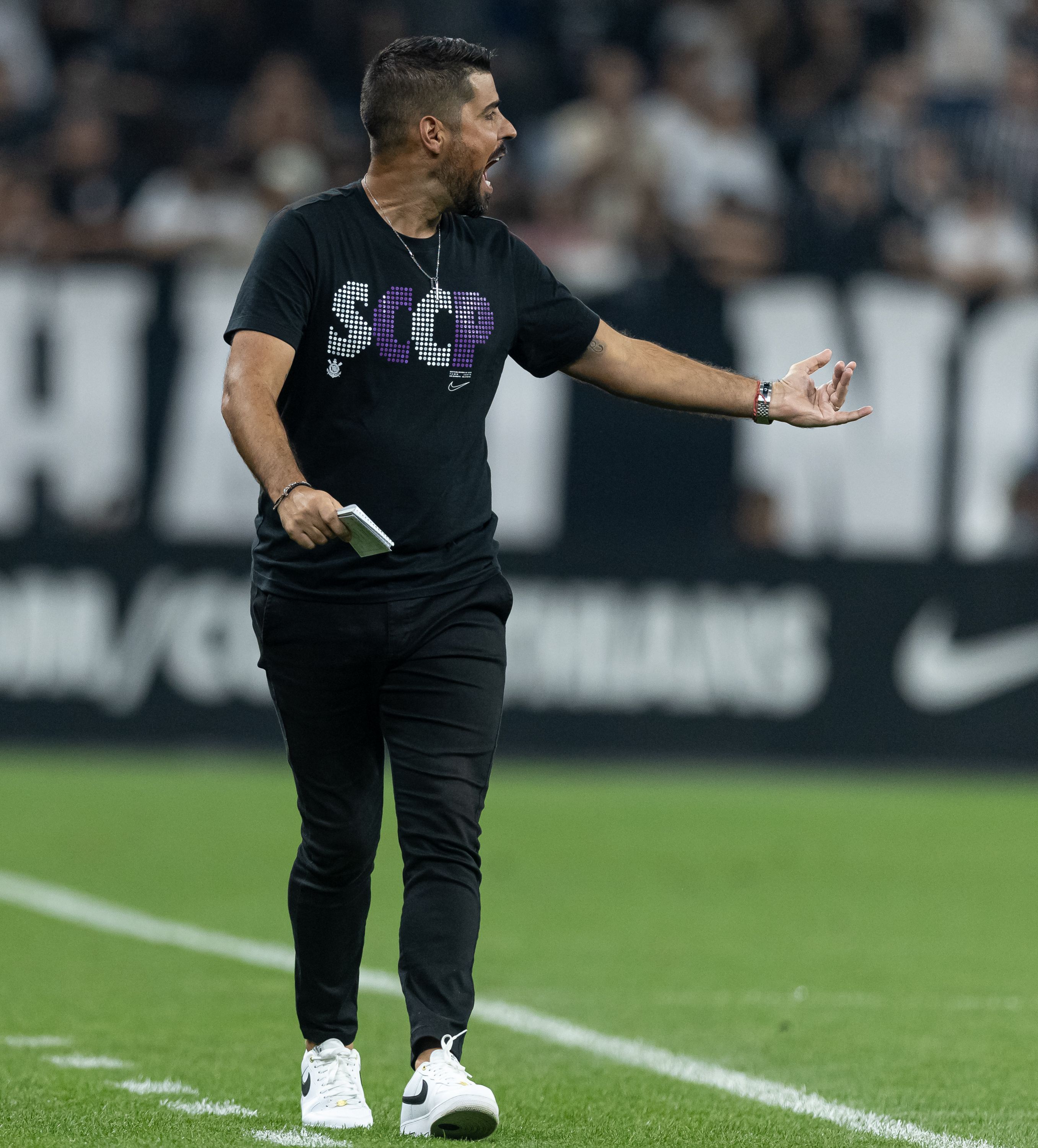 António Oliveira sobre reforços no Corinthians: 'Não vamos ter o que me prometeram'