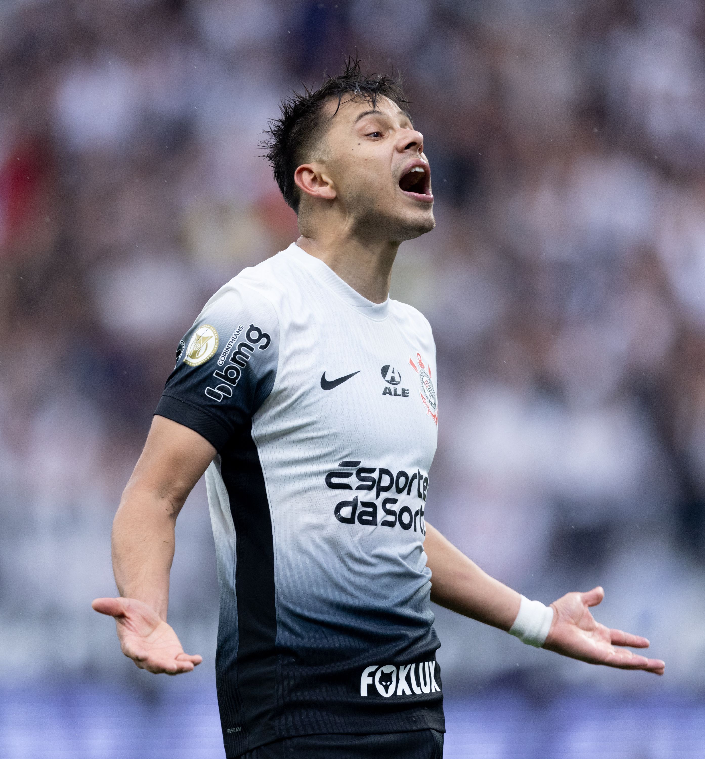 Romero elogia Depay e desabafa: 'Ninguém me escala no Corinthians ideal'