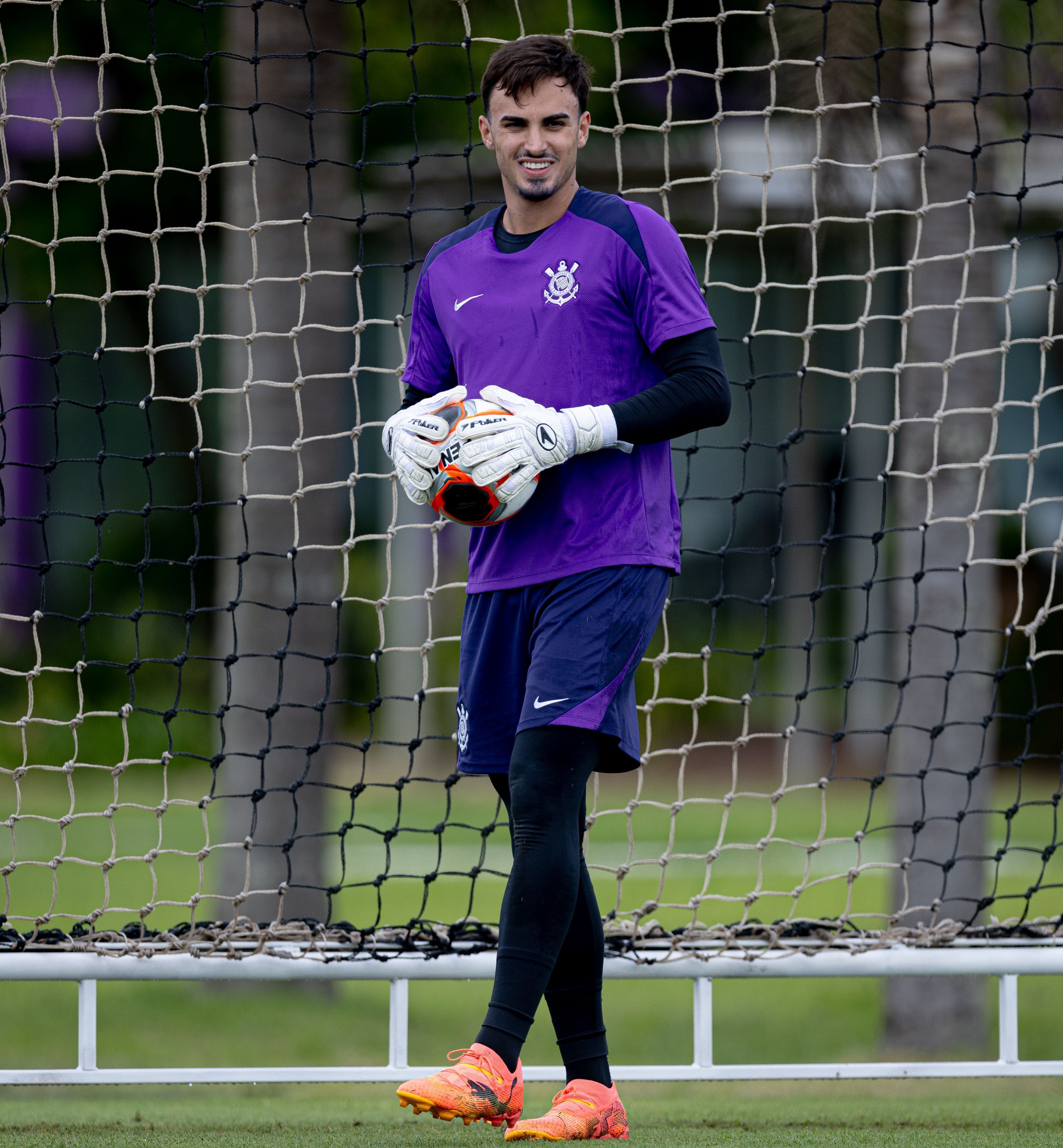 Donelli é testado em treinos e pode ser titular do Corinthians contra o Bragantino