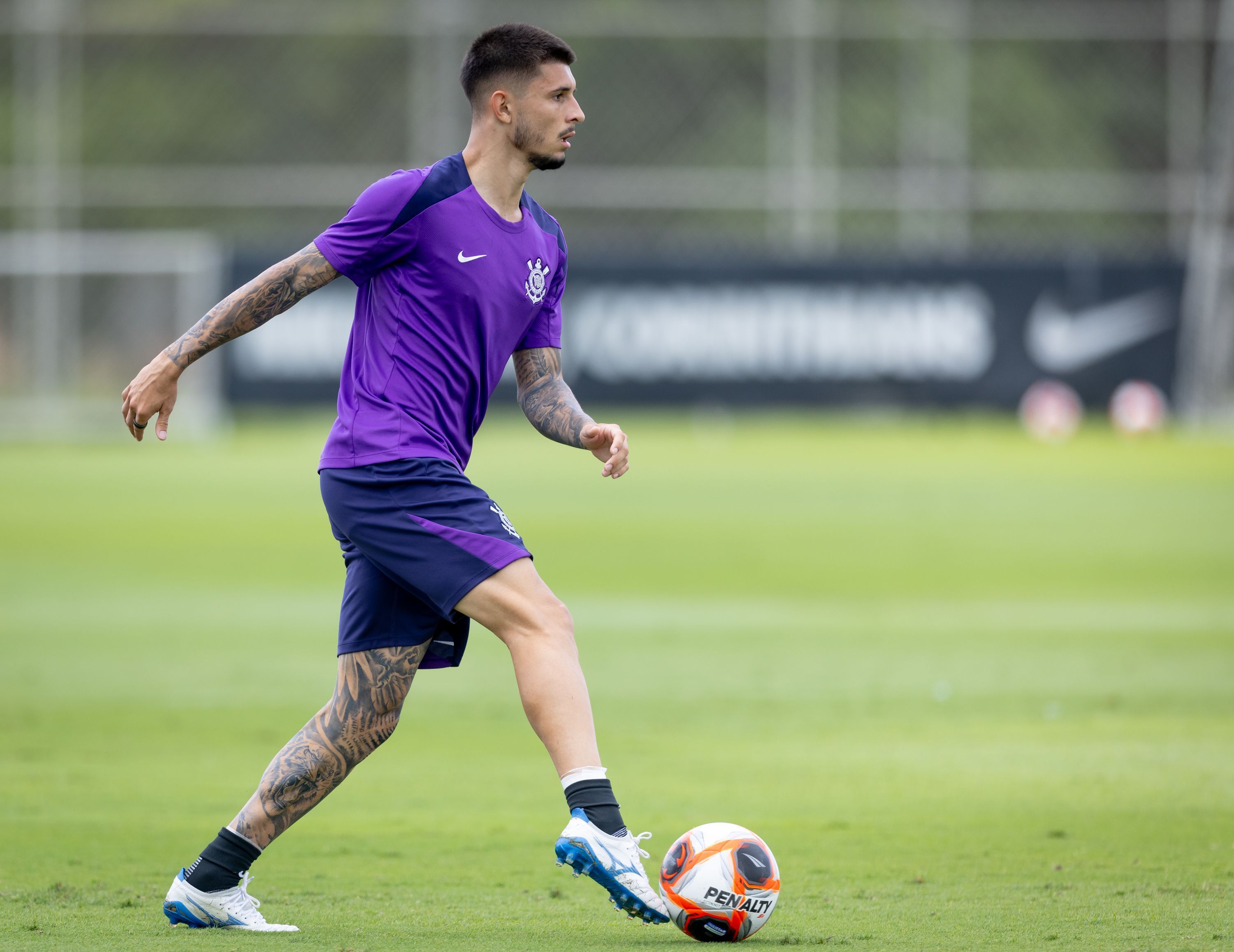 Auxiliar do Corinthians projeta mais oportunidades para Léo Mana em 2025: 'Joia'