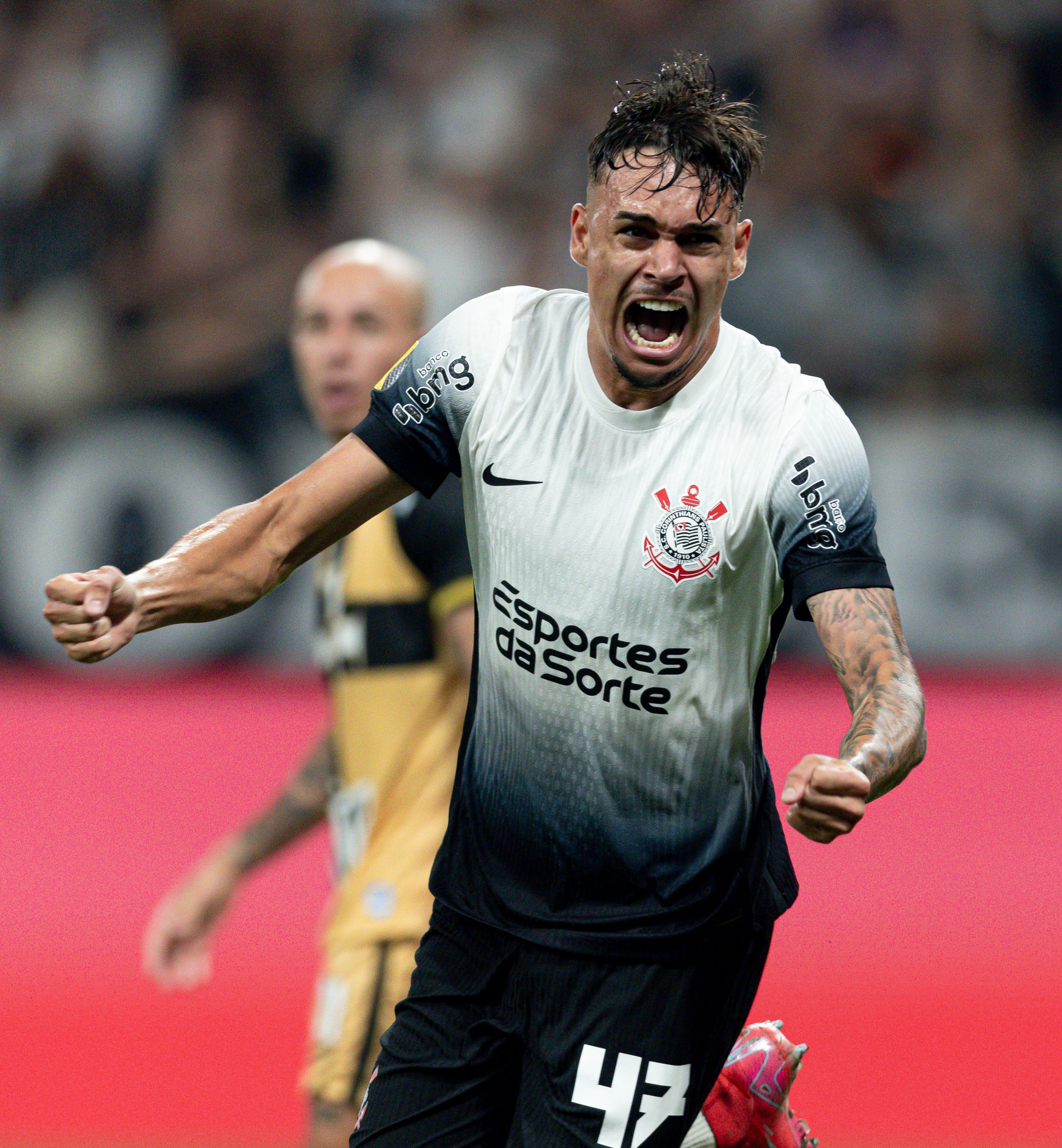 Técnico do Corinthians se encanta por João Pedro Tchoca: 'Estou surpreendido'