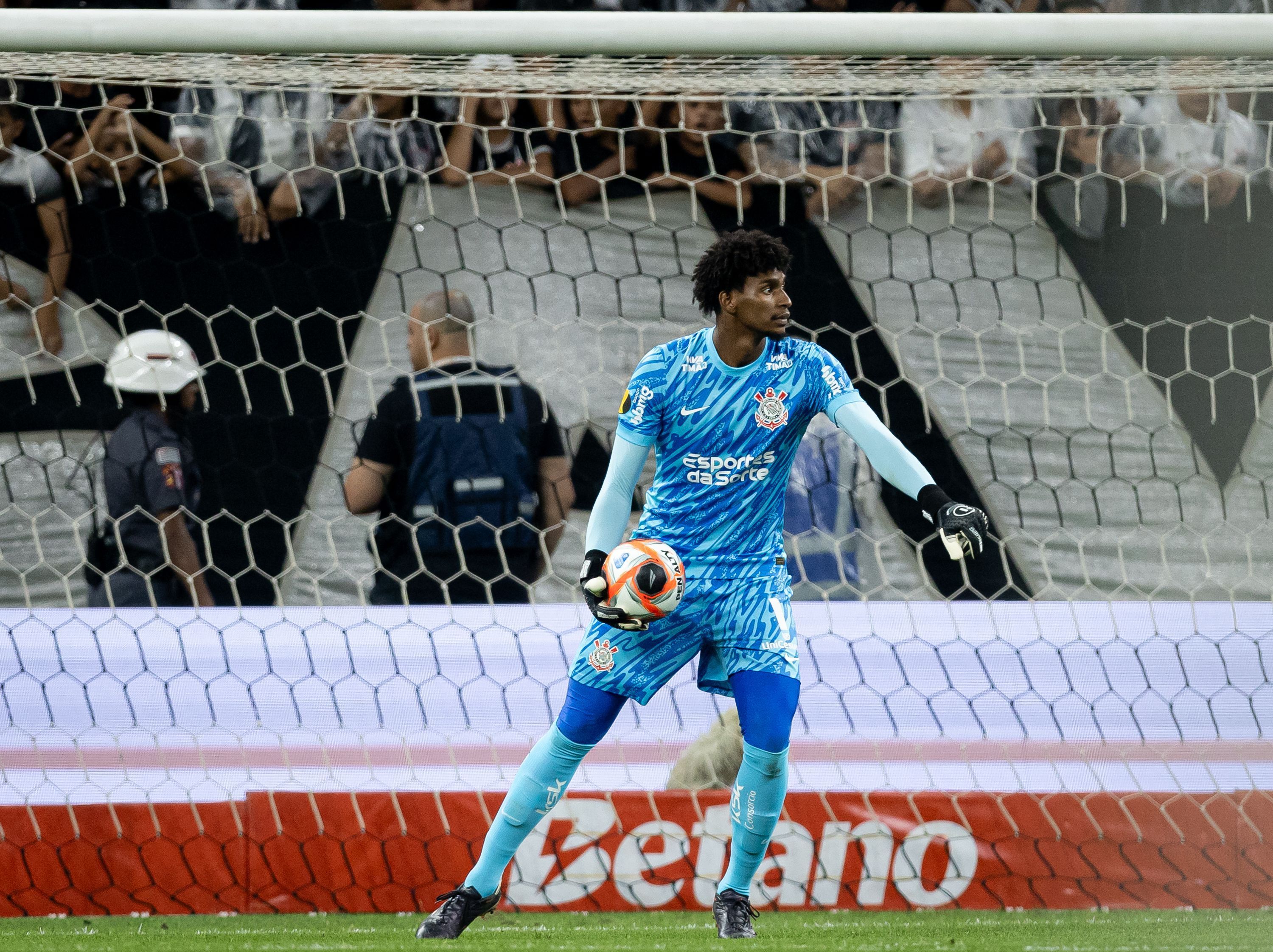 Apresentador do Sportv elogia goleiro do Corinthians, mas manda recado sobre falhas