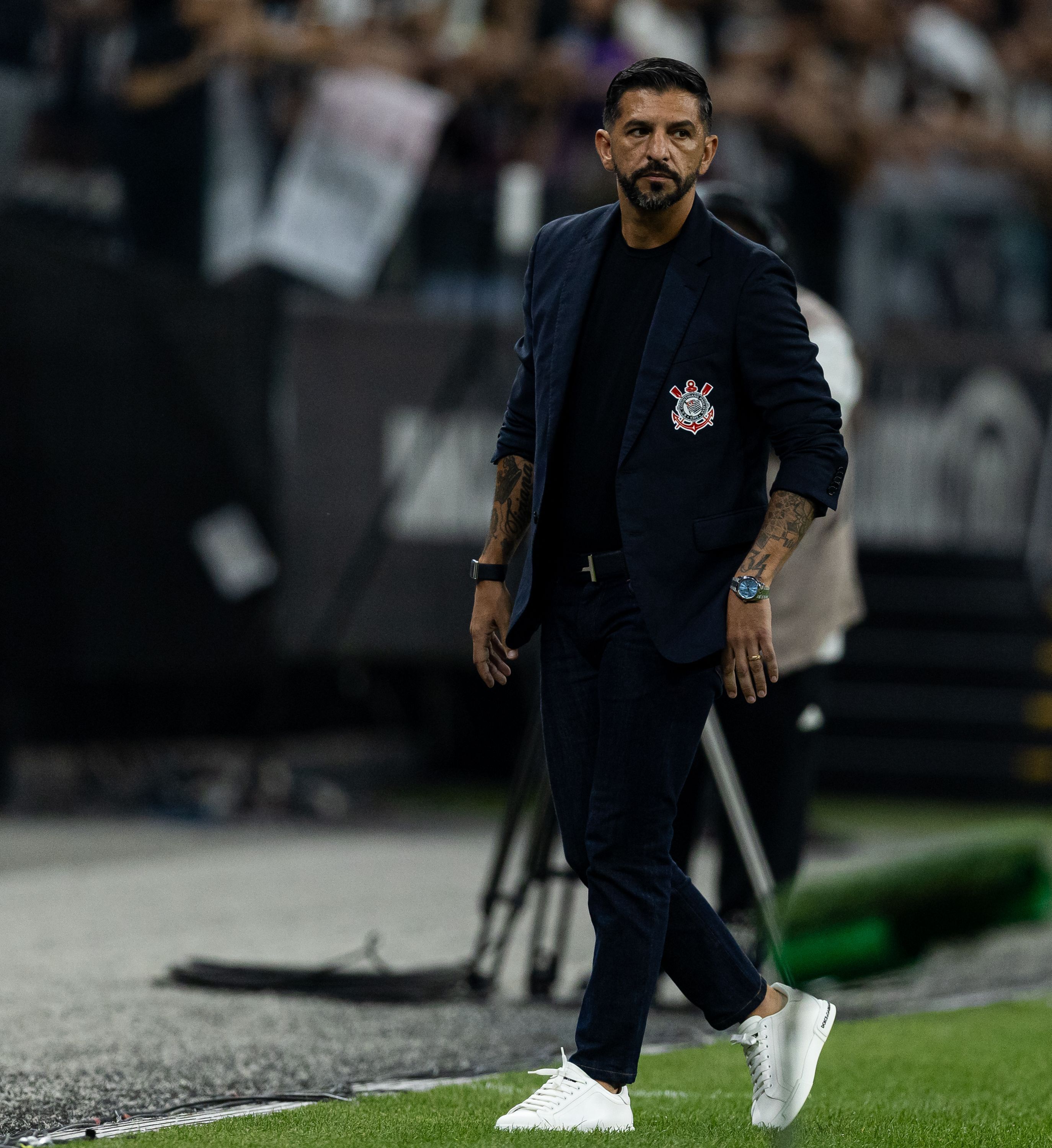 Auxiliar do Corinthians mostra incômodo com críticas: 'Poderiam ter mais memória'