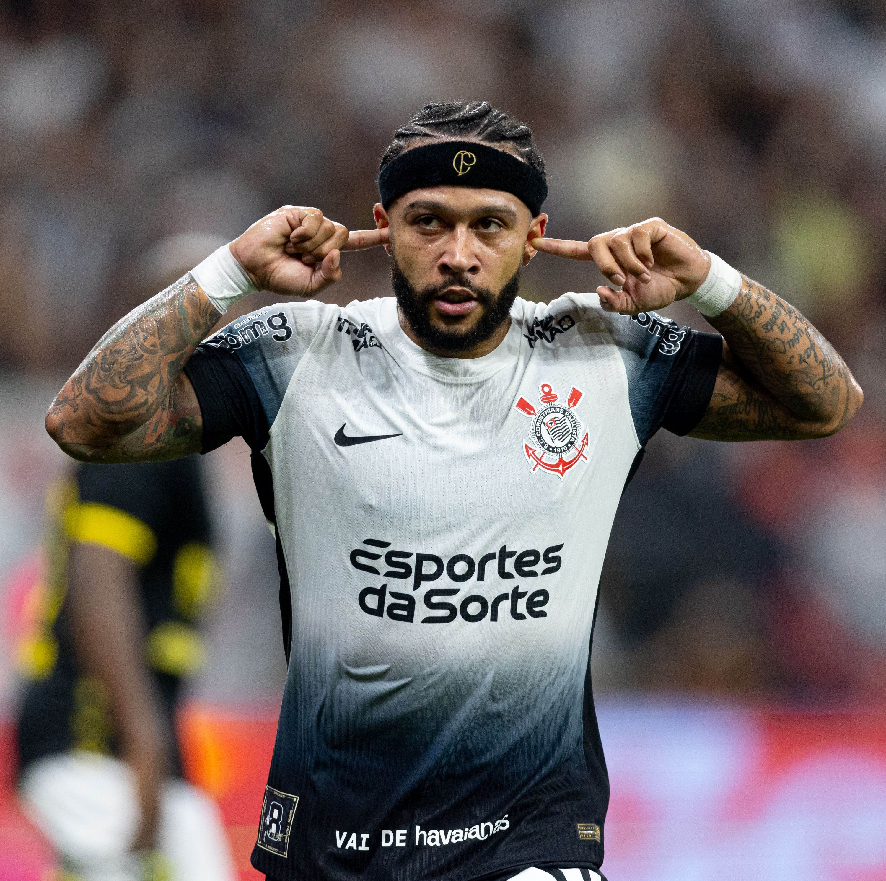 Maisa e Depay começam a se seguir no Instagram, e web especula romance