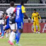 Hugo Souza dispara após empate do Corinthians na Libertadores: 'Não pode acontecer'