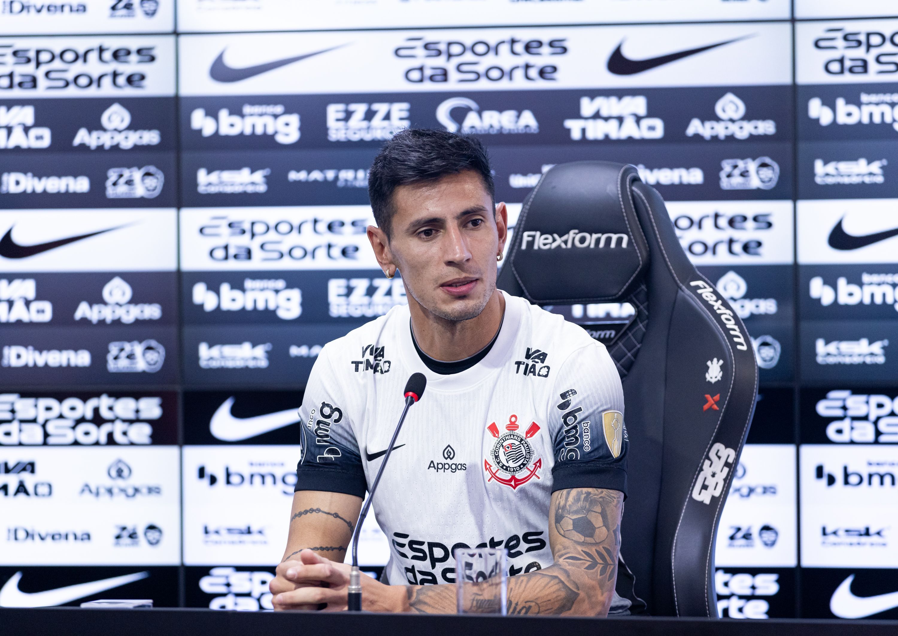 Angileri minimiza tempo parado e revela bastidor com Memphis no Corinthians