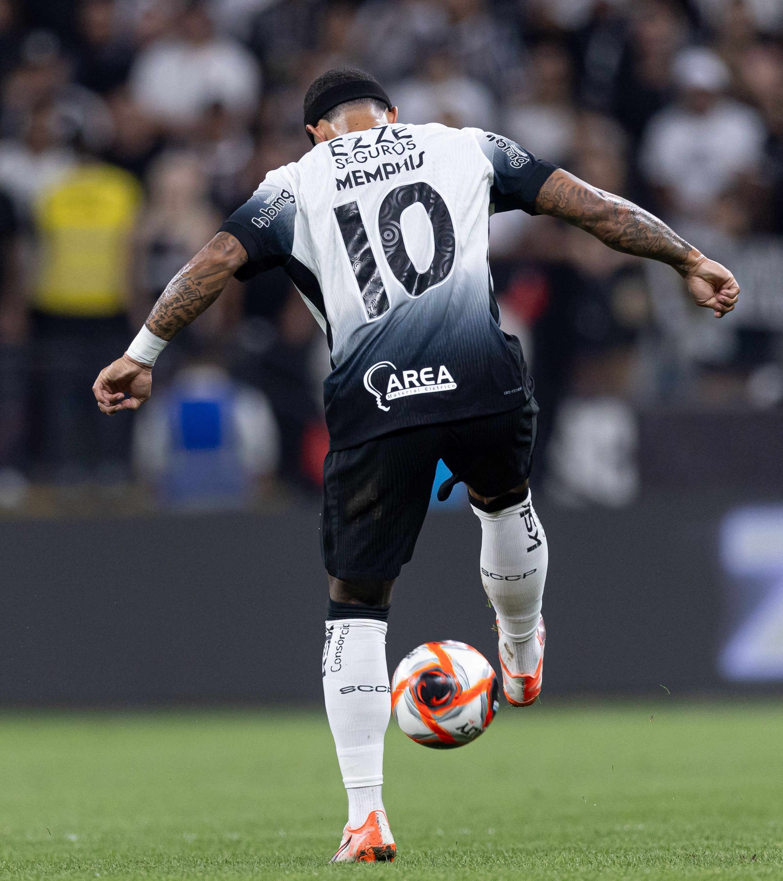 Memphis passa a ter novo papel no Corinthians e ganha pontos com Ramón