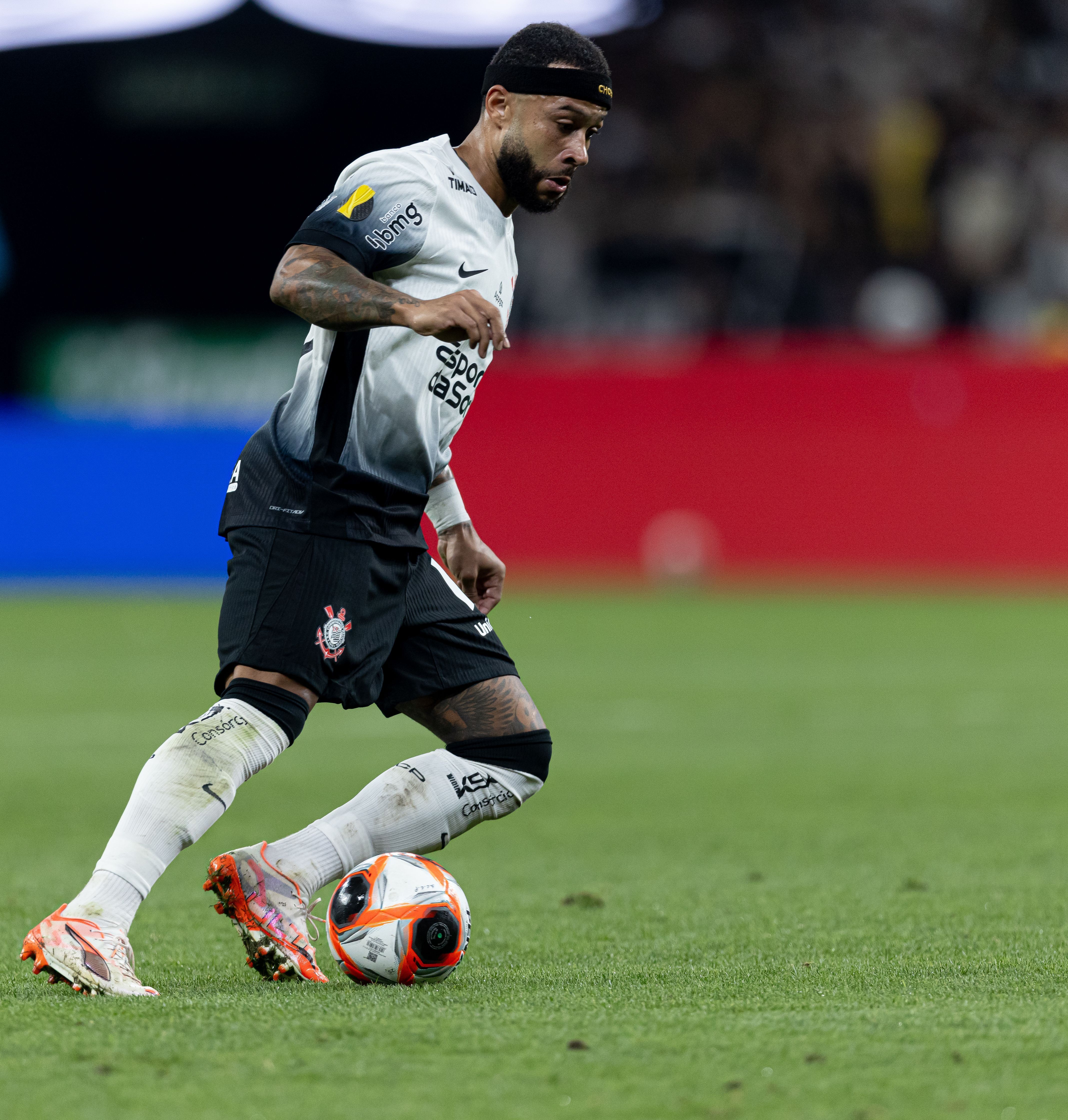 Neto detona Memphis após derrota do Corinthians: 'Veio aqui para fazer música'