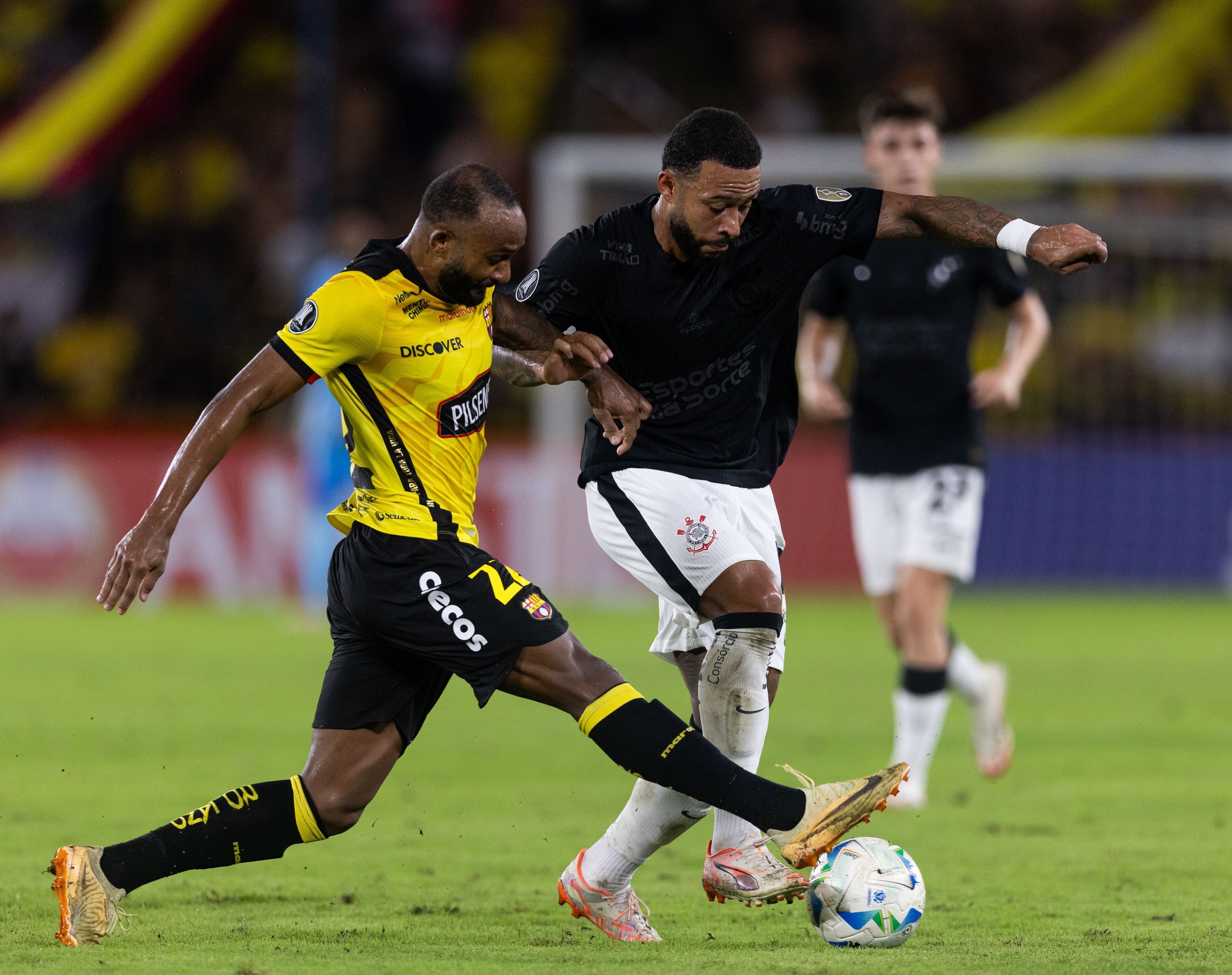 Memphis e Garro frustram em derrota do Corinthians na Libertadores; veja números