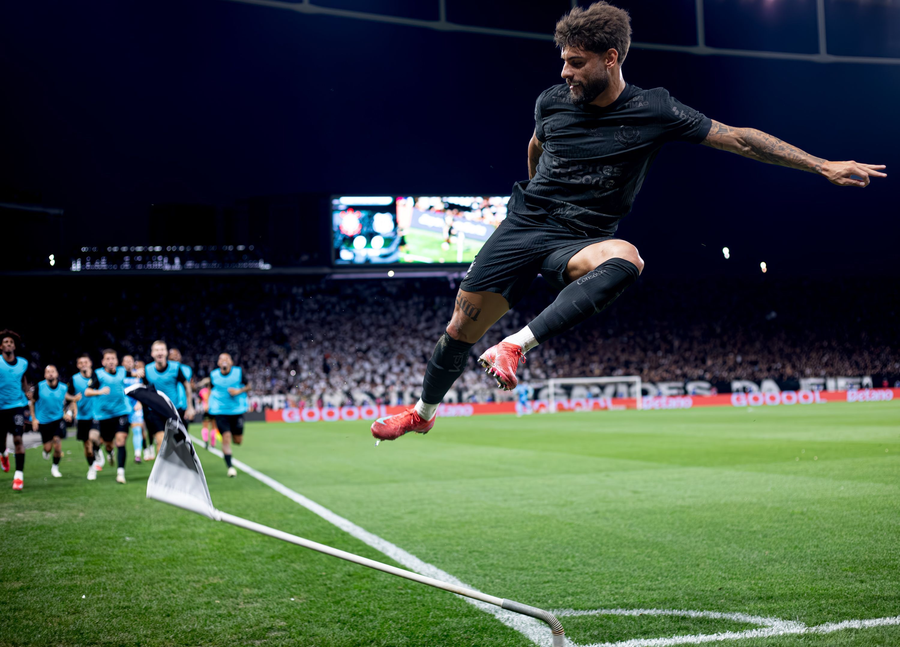 Elenco e torcida do Corinthians se mobilizam por virada histórica na Libertadores