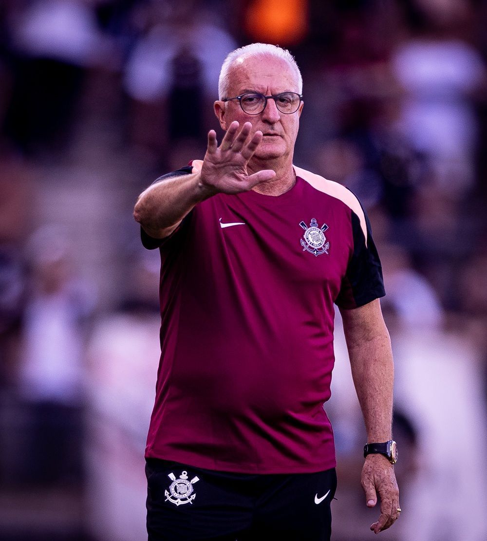Dorival destaca joia do Corinthians e faz apelo à diretoria após vitória no Paulista