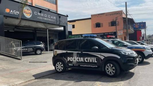 Agentes cumprem mandados na sede da empresa e na casa do proprietário