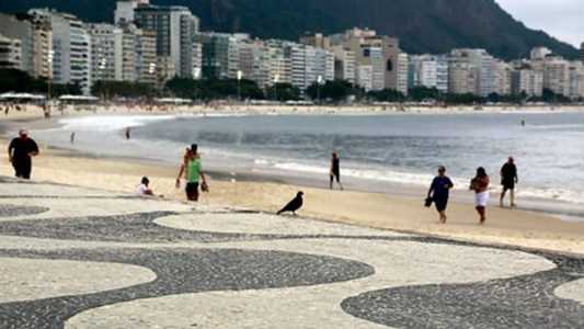 Agentes da Delegacia de Homicídios investigam o caso.