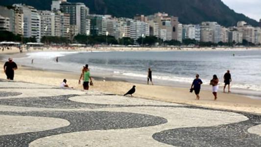 Agentes da Delegacia de Homicídios investigam o caso.