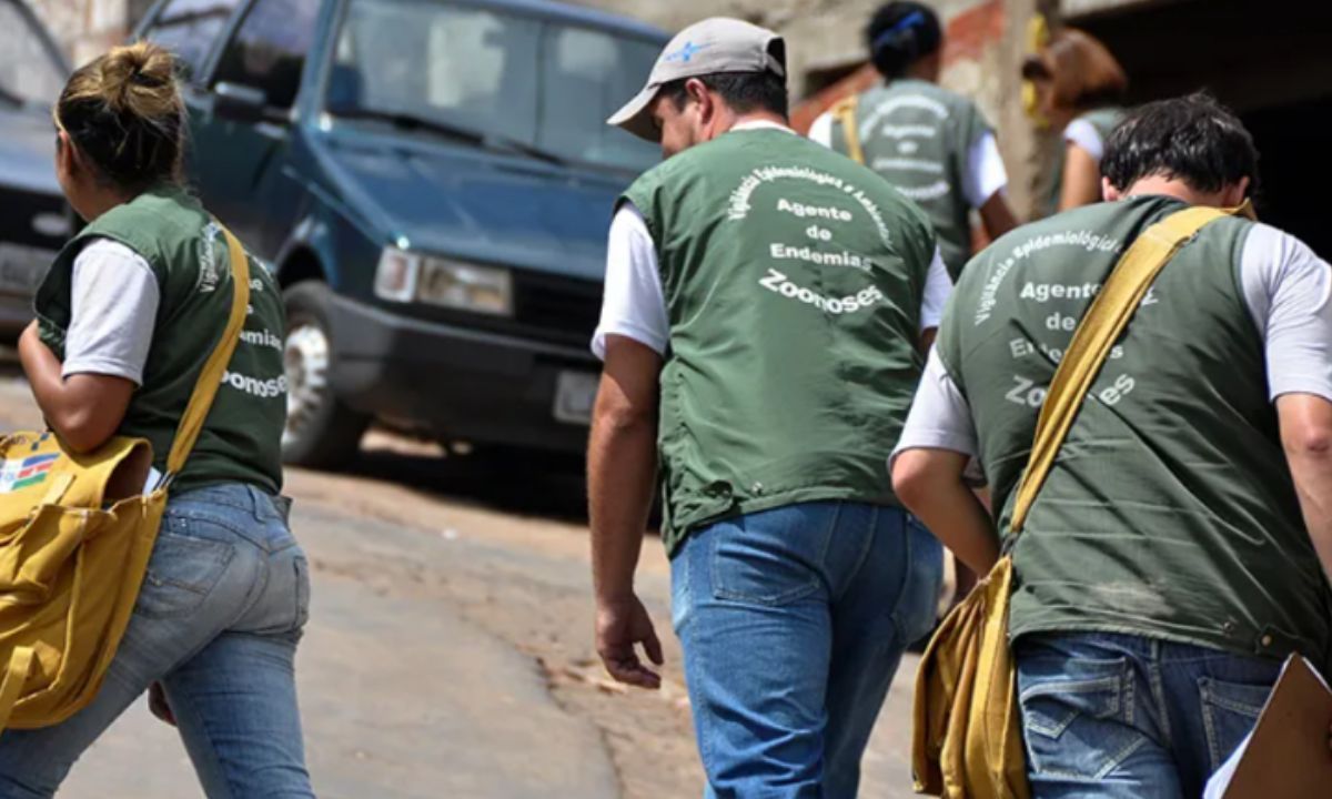 Agentes de endemias realizam visitas semanais em bairros de Juiz de Fora