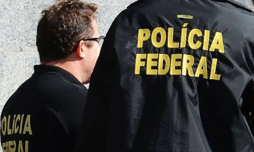 Foto mostra agentes da Polícia Federal