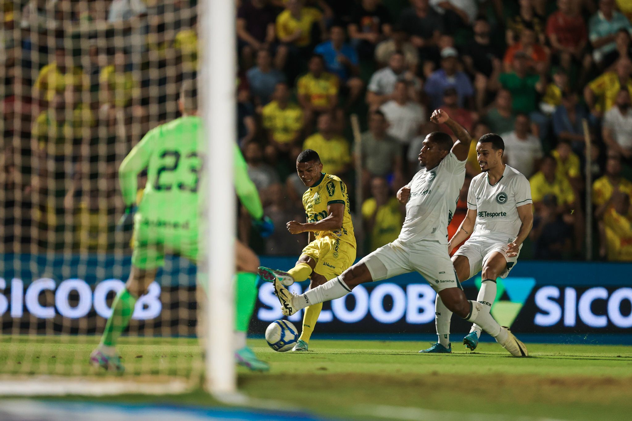 Goiás é derrotado pelo Mirassol, e América se garante na liderança da Série B