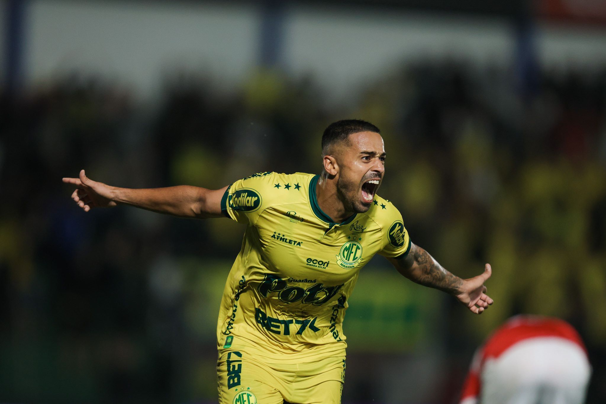 Mirassol marca no fim, vence CRB e quebra jejum de vitórias na Série B
