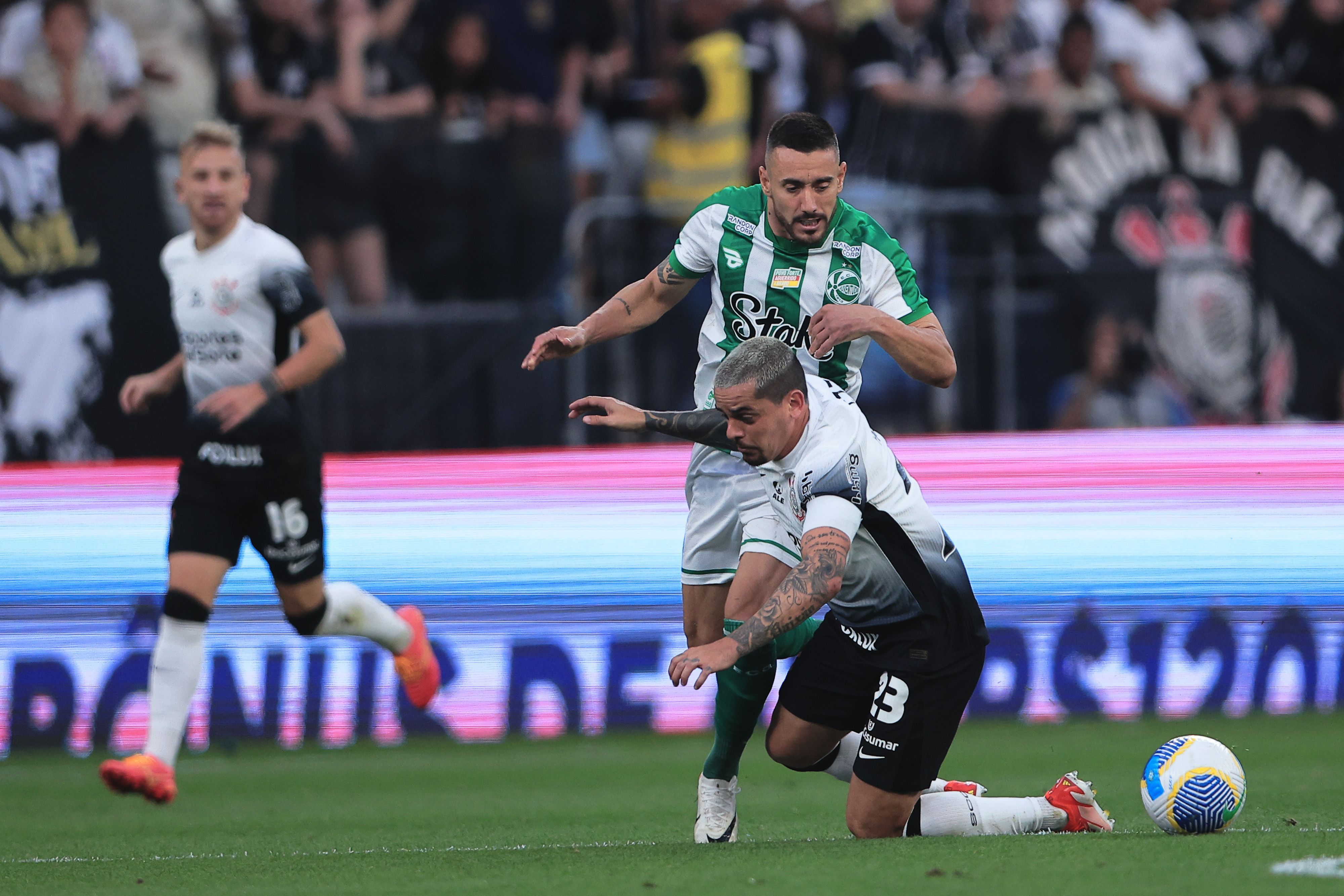 Corinthians fica com dois a mais, mas só empata com Juventude pelo Brasileiro