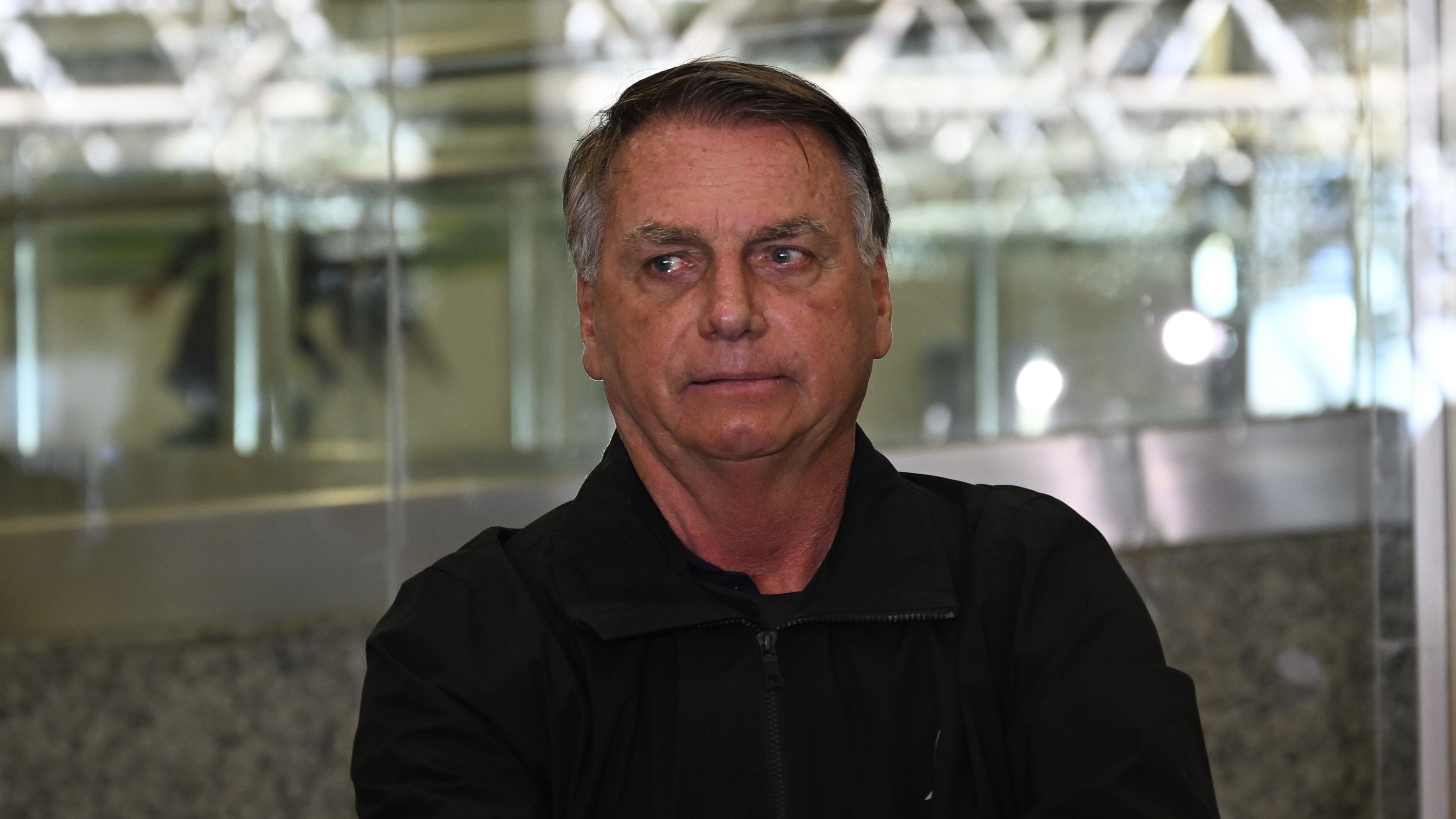 Bolsonaro diz que acorda todos os dias 'com a sensação da PF em sua porta'