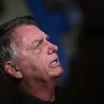 Bolsonaro diz que retenção de passaporte não o impede de fugir do Brasil