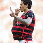 Com gol e vitória no Fla-Flu, atacante do Flamengo anuncia que será pai de gêmeos
