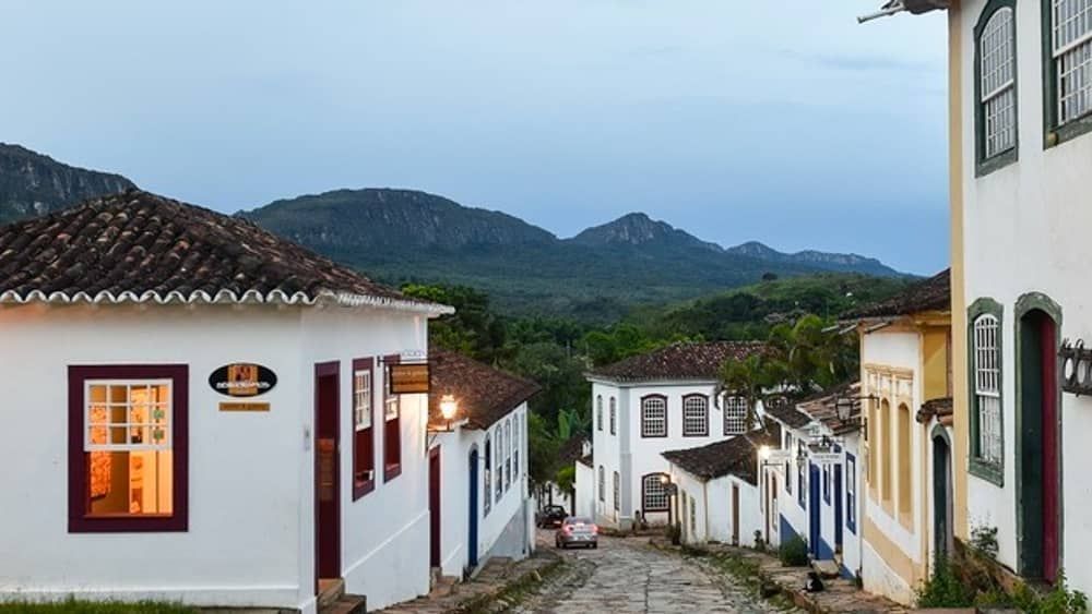 Tiradentes e cidades vizinhas suspendem aulas e anunciam desinfecção de escolas