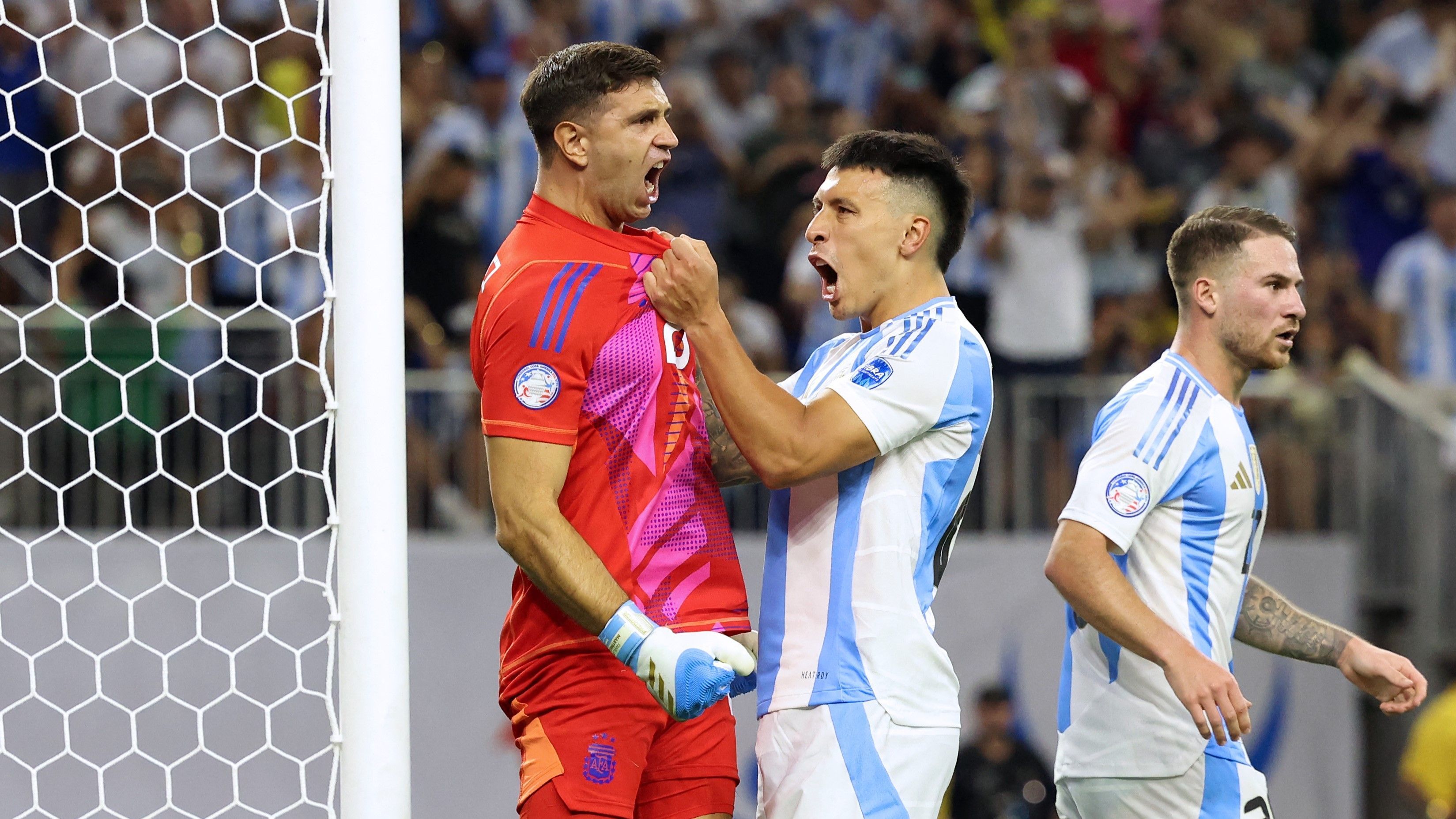 Dibu brilha nos pênaltis, ‘salva’ Messi, e Argentina elimina Equador na Copa América