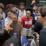Conferência da Juventude tem relatos de agressão e bandeira de movimento queimada; vídeo