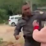 Vídeo: policial militar é afastado por agredir homem e idosa com soco no rosto