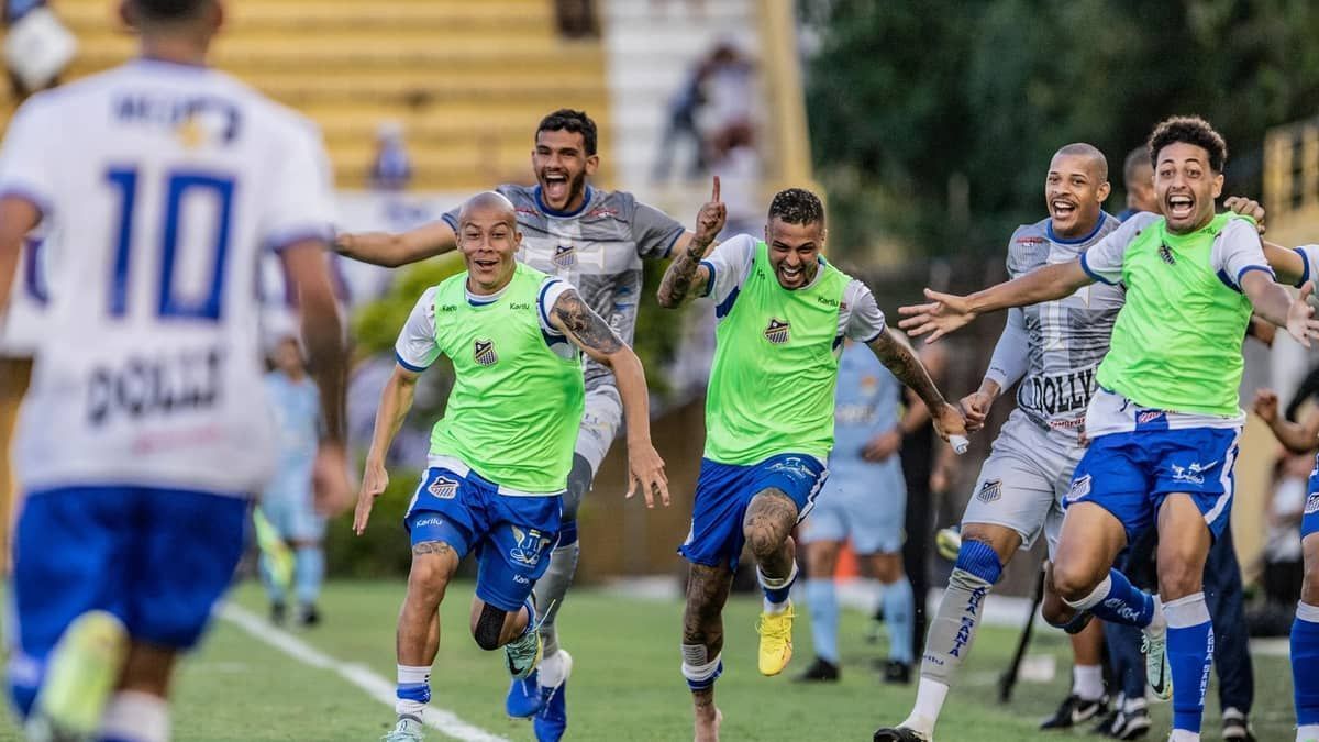 Água Santa aproveita boa fase, fecha mais um patrocínio e chega a 9 marcas