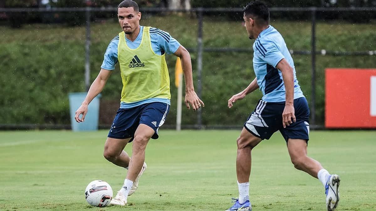 Cruzeiro inscreve zagueiro Neris no BID da CBF