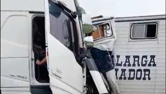 Ainda não há informações sobre feridos no acidente