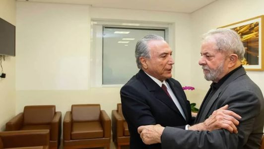 Ainda presidente, Michel Temer visitou Lula após morte de sua esposa Marisa Letícia, em São Paulo