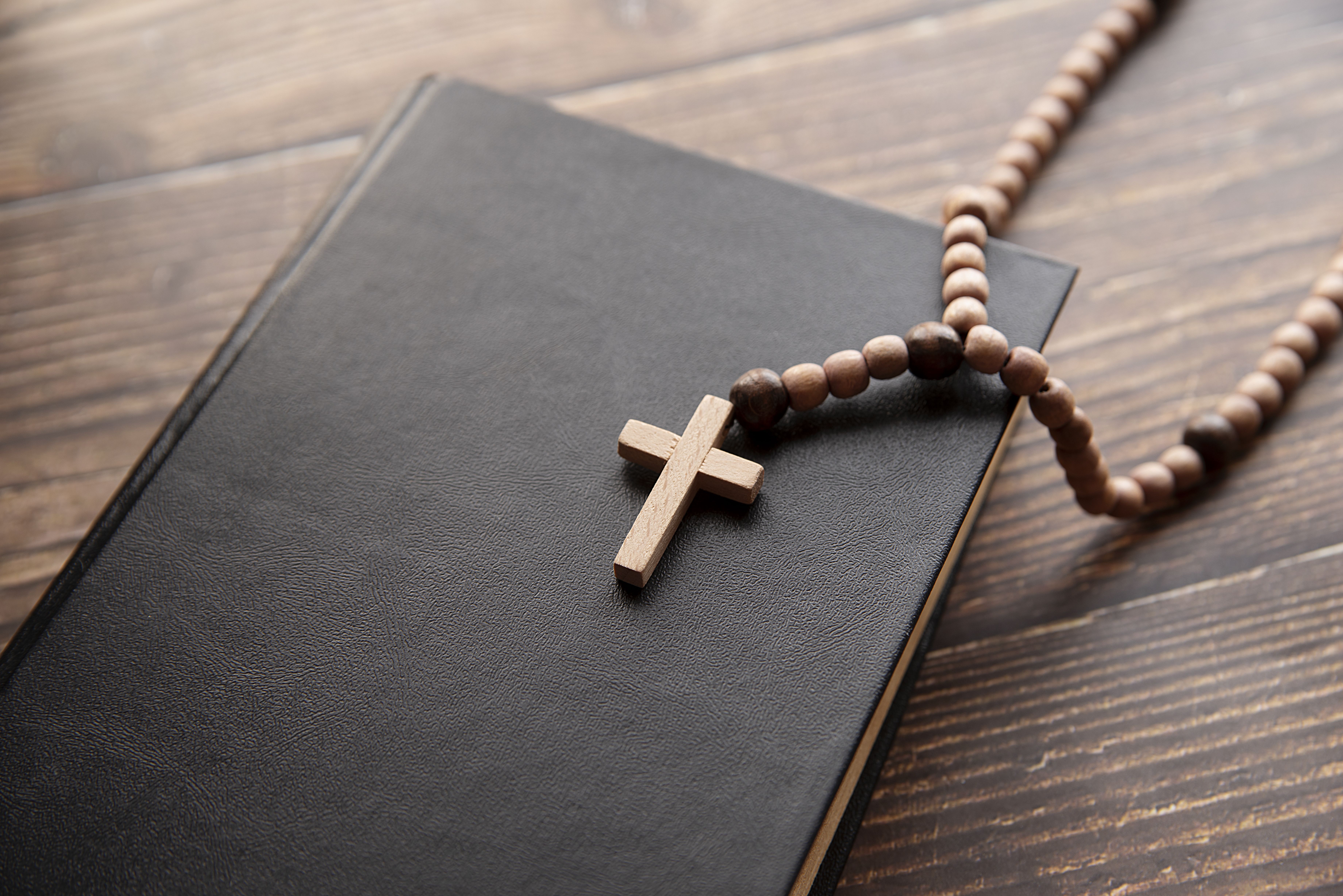 Jovem admite participação em mortes durante exorcismo de familiares, na Itália
