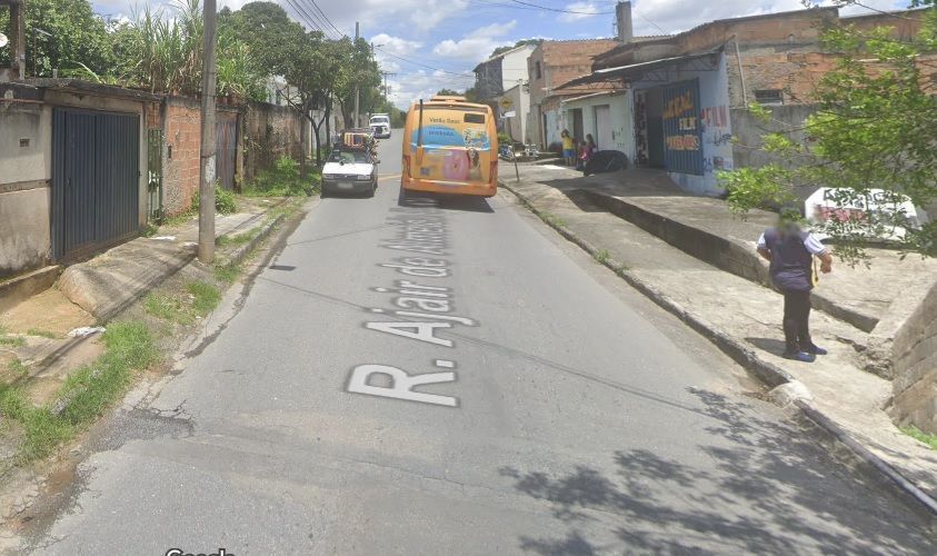 Motoristas desrespeitam mudança de trânsito em BH e dirigem na contramão há dois meses