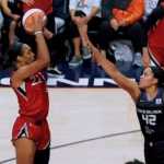Estrela do basquete quebra, com jogos a menos, recorde de pontos na WNBA