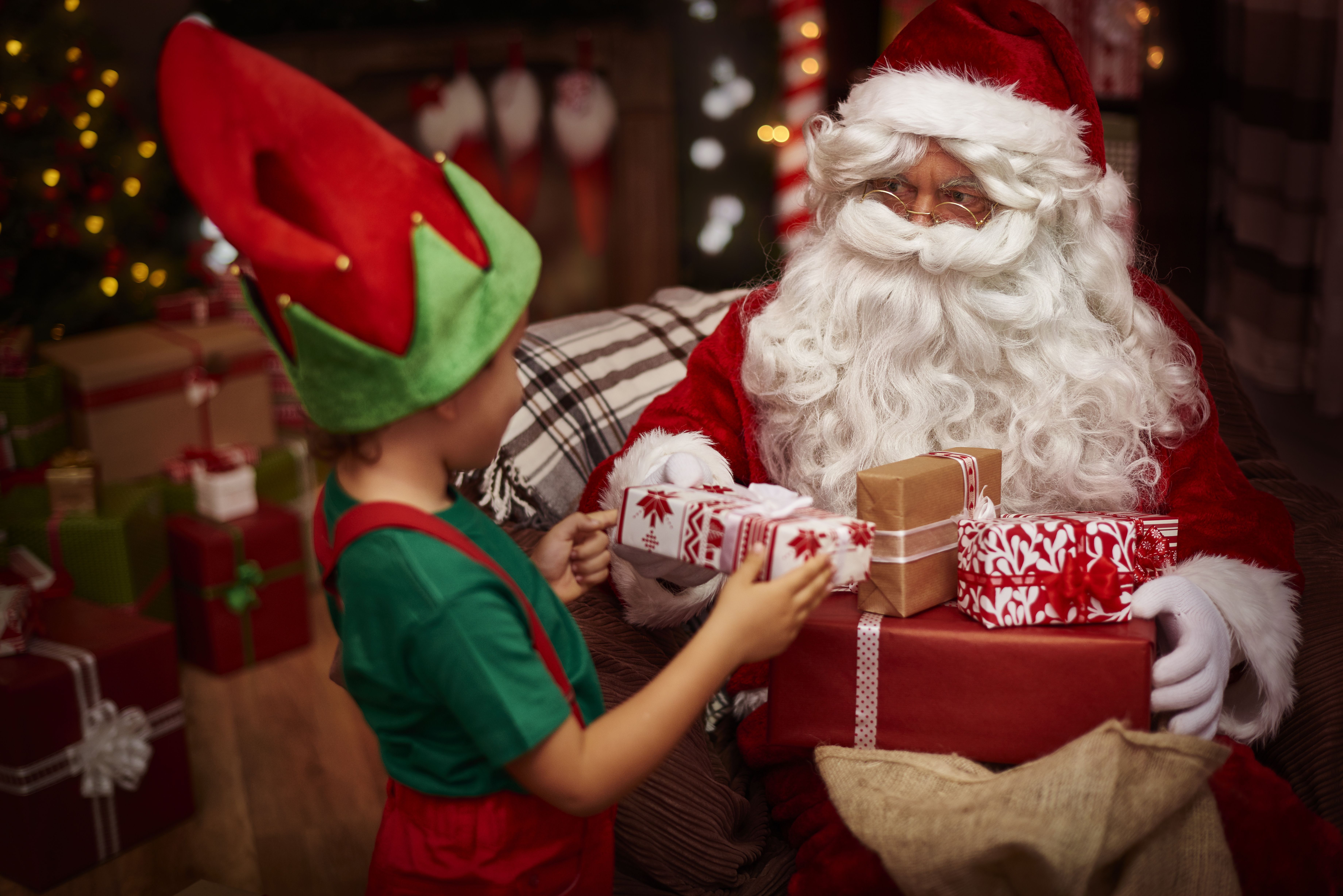 Entrada triunfal: Papai Noel chega de helicóptero em Nova Lima neste sábado (16)