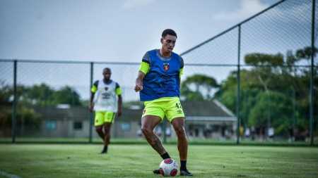 Ajul, zagueiro do Sport