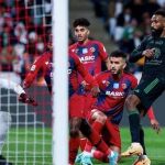 Al-Ahli, de Firmino, tropeça fora de casa e se distancia dos líderes na Liga Saudita