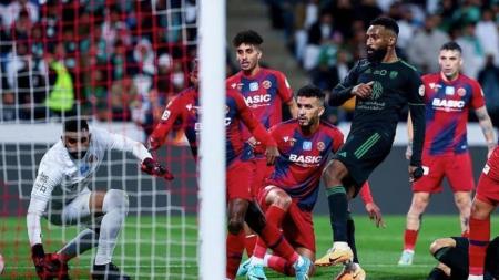 Al-Ahli e Dhamk durante partida pela Liga Saudita