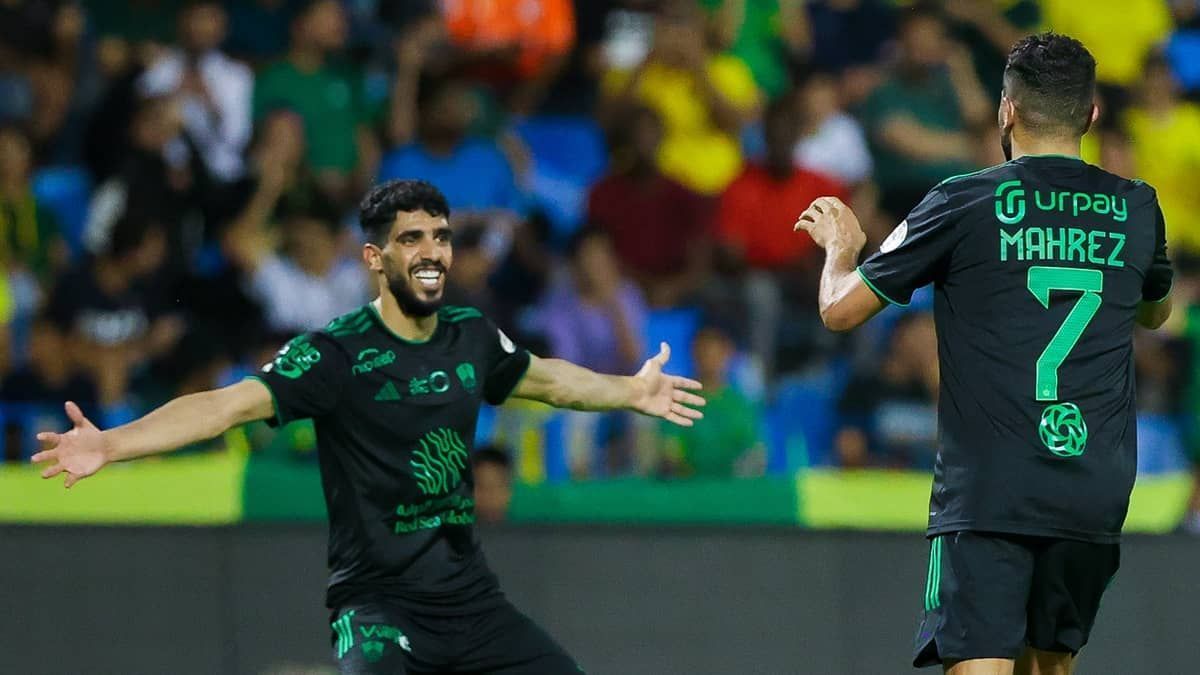 Sem Firmino, Al-Ahli vence Al Khaleej com gols de Ibañez e Mahrez