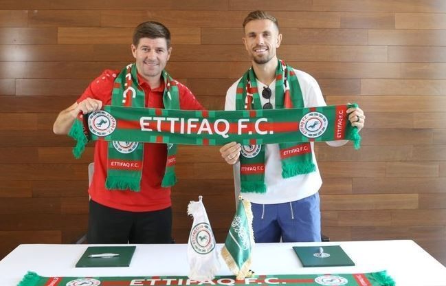 Ex-capitão do Liverpool abre o jogo sobre transferência para Arábia Saudita