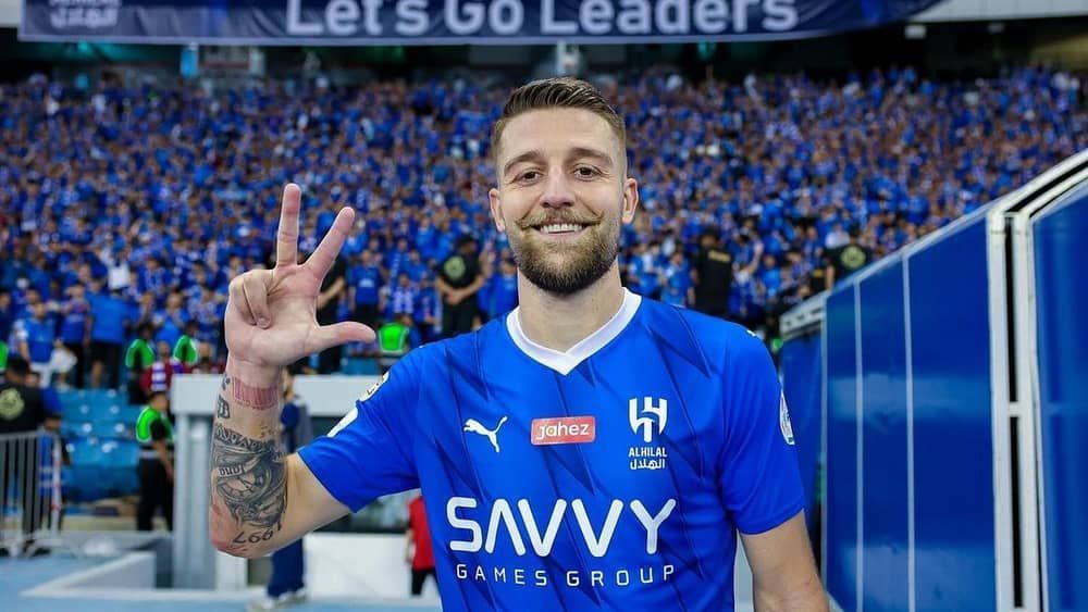 Brasileiro faz contra, e sérvios se destacam em vitória do Al-Hilal sobre Al-Ahli