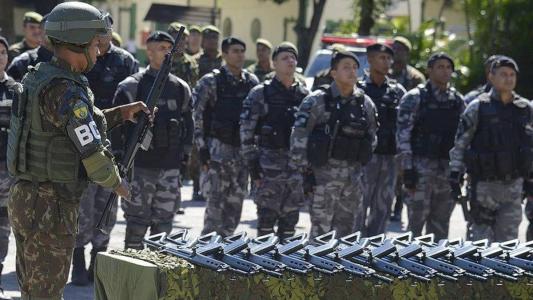 Ala do PT vai insistir em vetar militares também em ministérios.