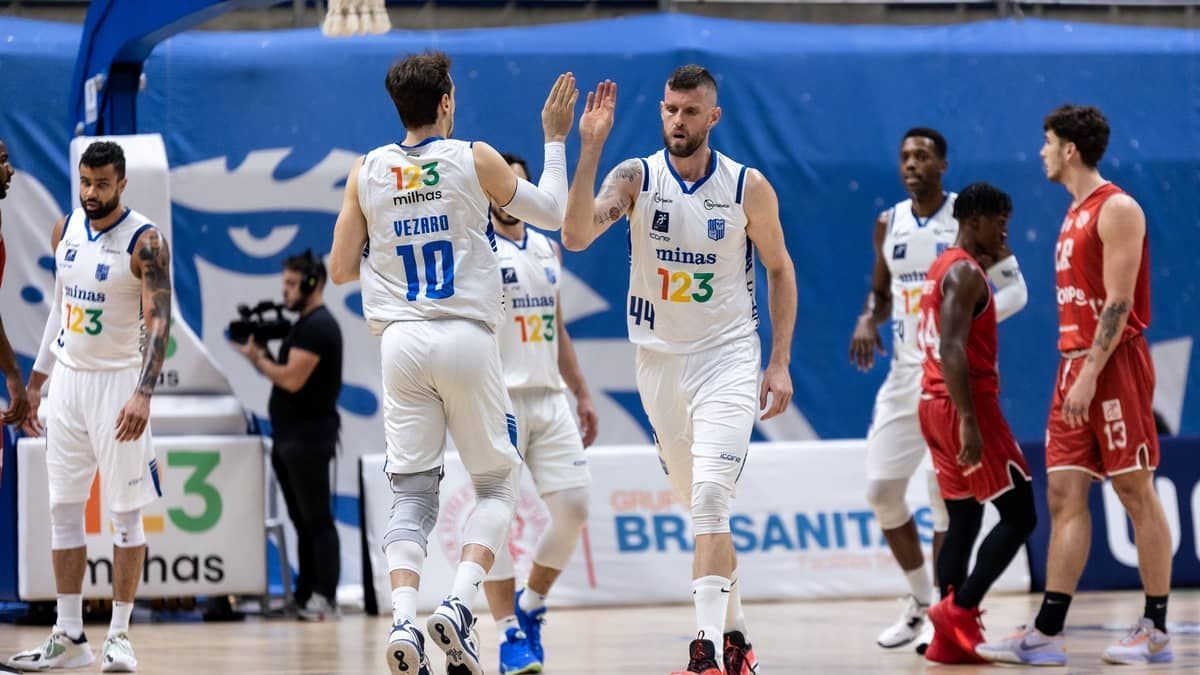 Minas vence Paulistano no sufoco e avança à semifinal do NBB