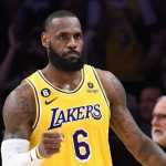 Lakers vencem Warriors com brilho de LeBron para avançar na NBA