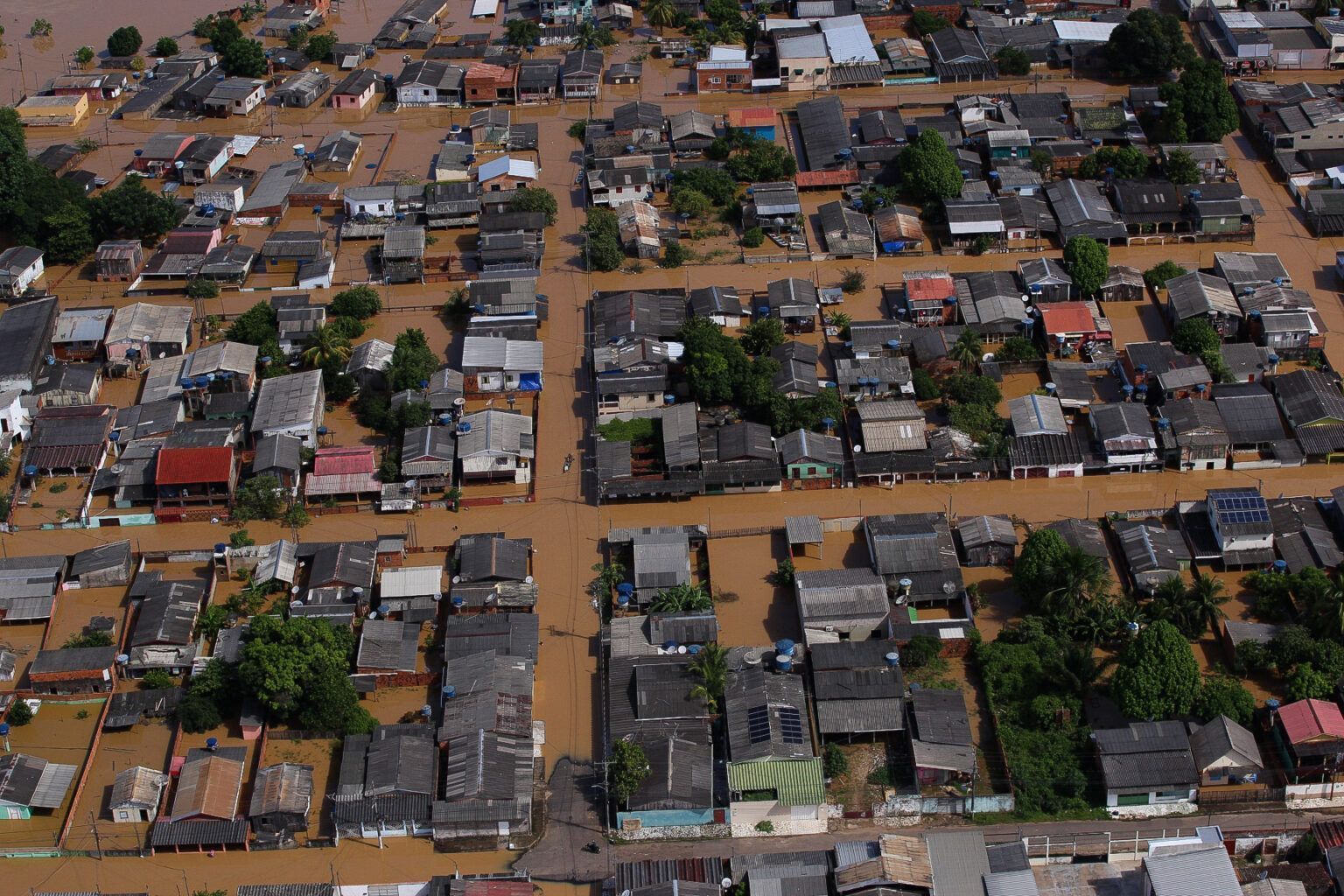 Rio Acre sobe mais dez centímetros e atinge segunda maior cheia da história